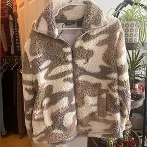 Oversized camo sherpa zip up